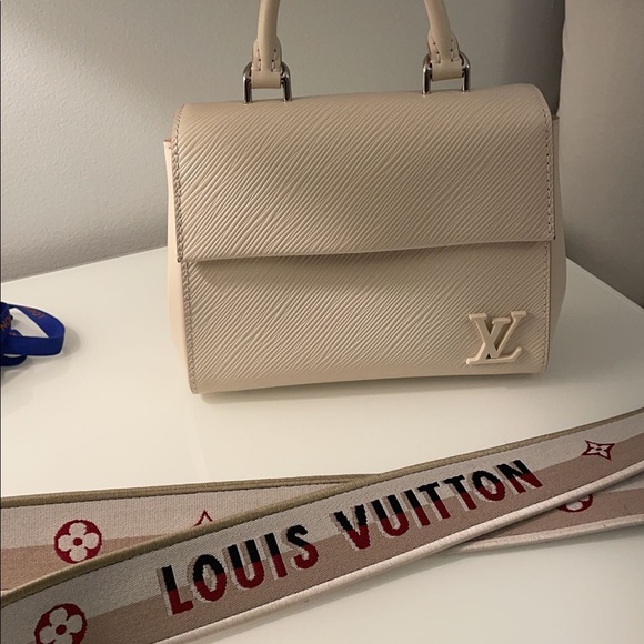 Louis Vuitton bag. - Picture 1 of 16